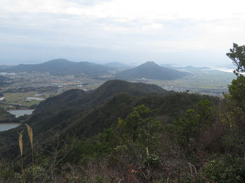 106縦走路・亀尾山・火の山連峰.JPG