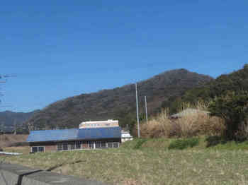 IMG_6129東山集落から三ツ岩山.JPG