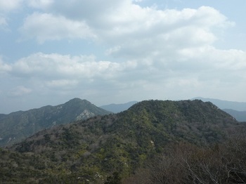 P1040206第三展望地から右田ヶ岳・西目山.JPG