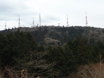 P1040411車道から大平山山頂.JPG