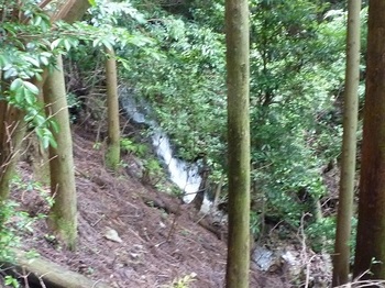 P1060164右下にナメ滝.JPG