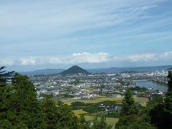 P1060603萩市街・指月山を遠望.JPG