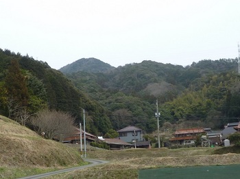 P1140907下田代集落から山頂方向.JPG