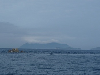 P1230469雲を被った祝島.JPG